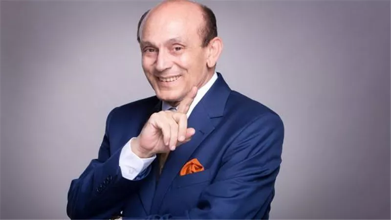 محمد صبحي يعود لخشبة المسرح من خلال ”نجوم الضهر”