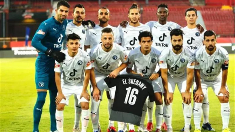 لاعبو بيراميدز يدعمون الشناوي