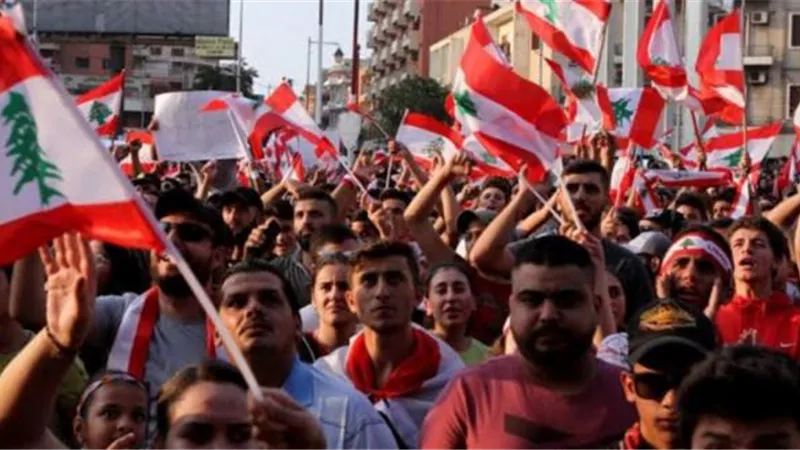 سيناريوهات متوقعة للحياة في لبنان بعد انهيار الليرة وزيادة الاحتجاجات