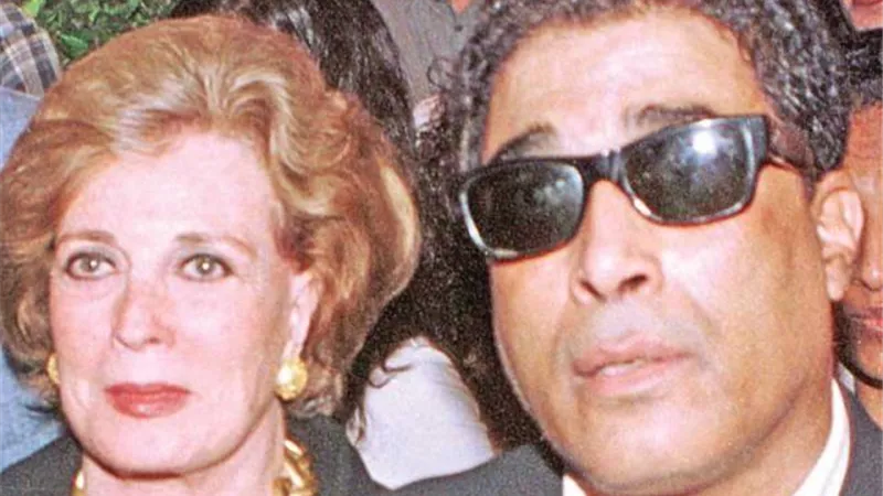صورة نادرة للراحلة چيهان السادات من كواليس فيلم ”أيام السادات”