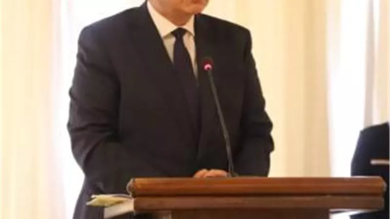صور.. تسليم عقود عمل لذوي الهمم في هذه المحافظة