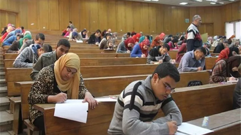 امتحانات السنوات النهائية بالجامعات .. الطلاب يرفضونها والوزارة تصر على أدائها