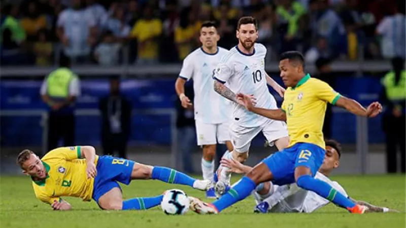 الأرجنتين ضد البرازيل.. موعد المباراة والقنوات الناقلة