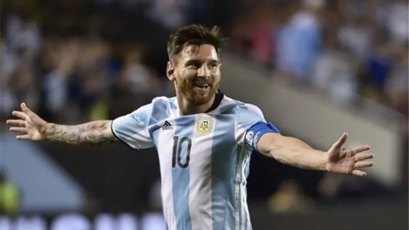 سكالوني: ميسي يزال وسيظل أفضل لاعب في التاريخ