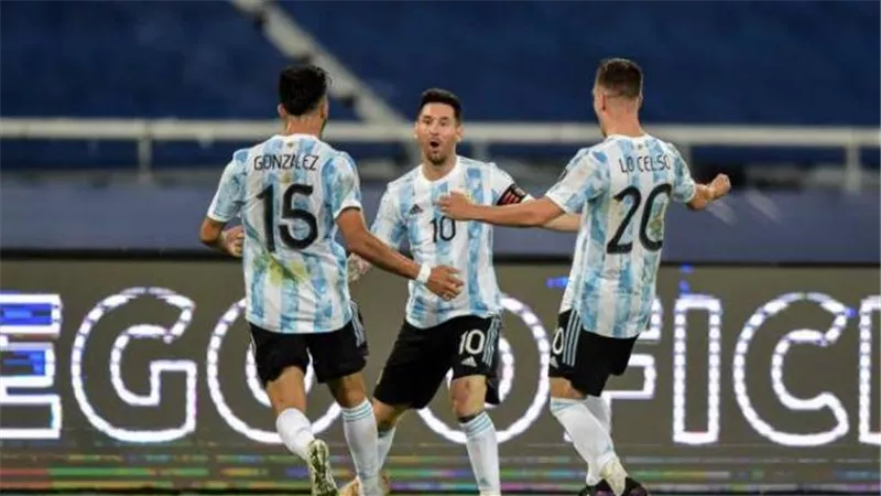 ميسي يقود التشكيلة المتوقعة لمنتخب الأرجنتين أمام البرازيل
