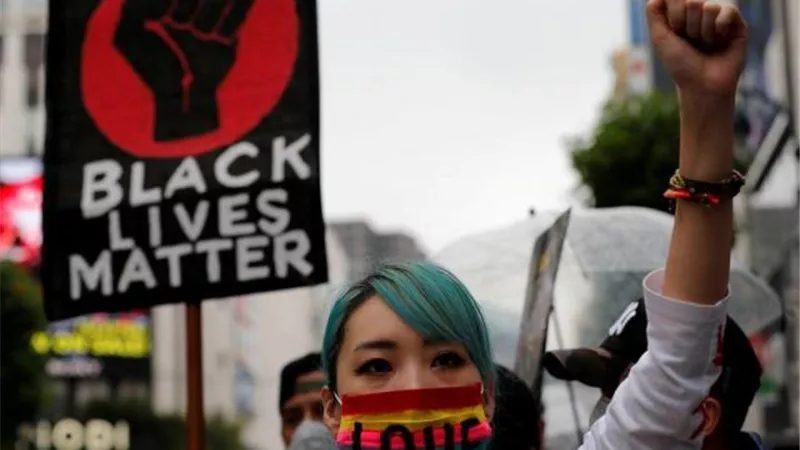 مسيرة فى طوكيو ضد التمييز العنصرى وانتهاكات الشرطة