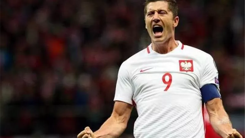 ليفاندوفسكي على ردار ريال مدريد