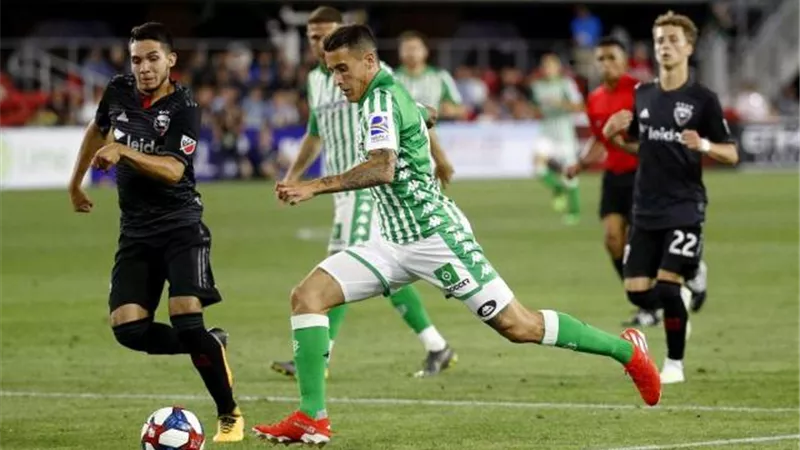 غرناطة يتعادل أمام ريال بيتيس 2/2 فى الدوري الإسباني