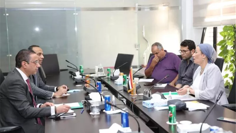 وزيرة البيئة تستقبل محافظ الفيوم لبحث فرص الاستثمار البيئى فى المحافظة فى مجالى إدارة المخلفات والمحميات الطبيعية