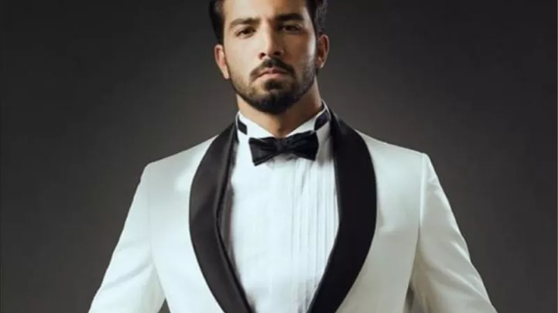 حازم إيهاب يخوض أولى تجاربه السينمائية من خلال ”العارف” وهذه رسالته لفريق العمل