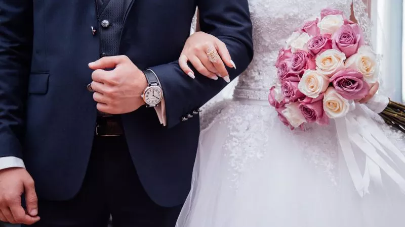 ”احتفظ بما لديك لنفسك رأيك لا يهم“.. عروسان يضعان شروطًا غريبة لحضور حفل زفافهما