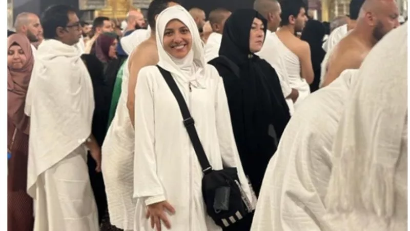 مي كساب تدعو لـ جمهورها أثناء أداء مناسك العمرة