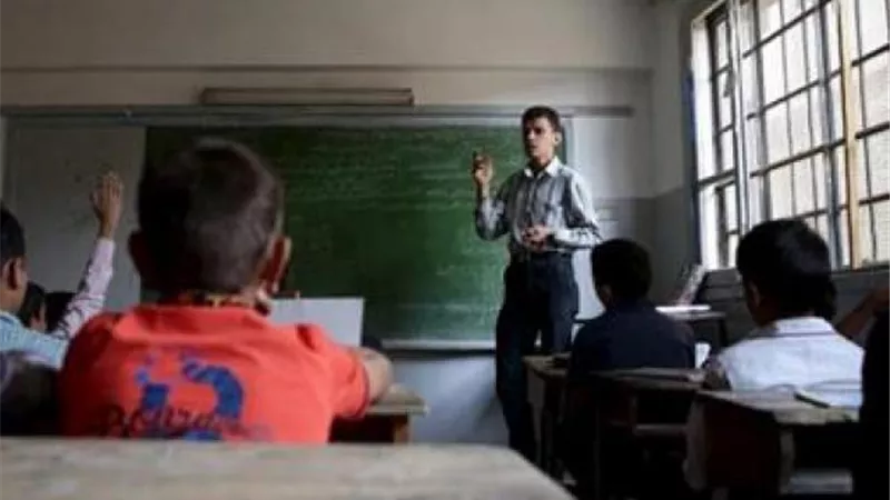 أسوة بالسلف الصالح.. ما هي آداب العلاقة بين المعلم والطالب؟