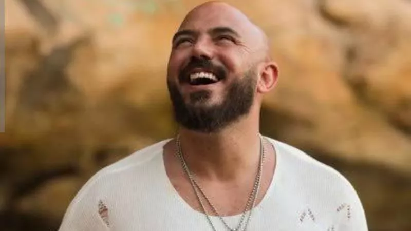 علي خدك.. محمود العسيلي يتألق في حفله الغنائي الجديد