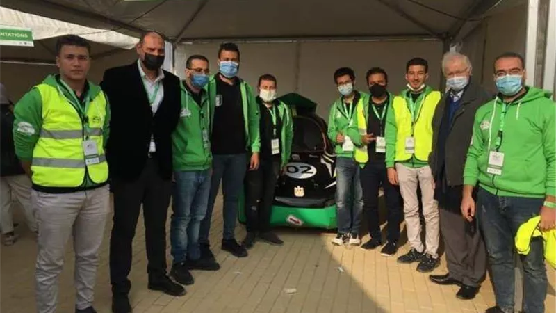 بالصور ..طلاب الجامعة المصرية الروسية يشاركون فى رالى السيارات الكهربائية للعام الثالث