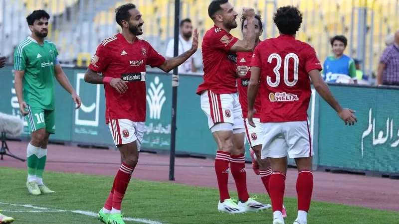 وصول فريق الأهلي إلي استاد المحلة لمواجهة البلدية في الدوري
