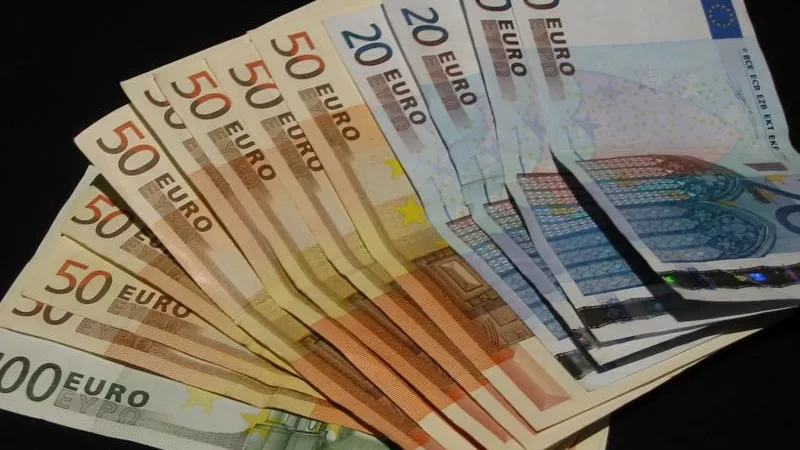 سعر اليورو اليوم الأحد 12-5-2024 مقابل الجنيه المصري