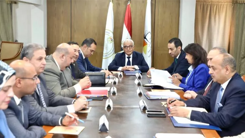 لتطوير المدارس والمراكز التعليمية.. وزير التعليم يرأس اجتماع مجلس إدارة صندوق دعم وتمويل