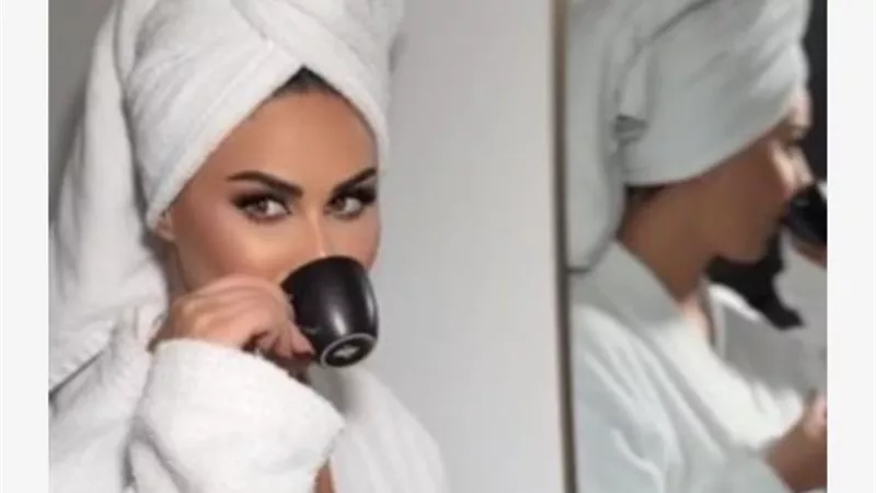 بالبورنص.. مي سليم تخطف الأنظار بإطلالة جريئة