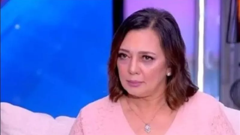 عزة بهاء.. اجبرها الشحات مبروك علي لبس قميص نوم وأتهمها مخرج بسرقة عقد جواز عرفي وحكايتها مع طليق نيللي