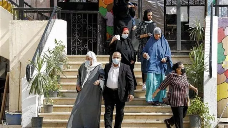 كبير أطباء العالم يحسمها..هذا هو الحل الوحيد للتخلص من كورونا