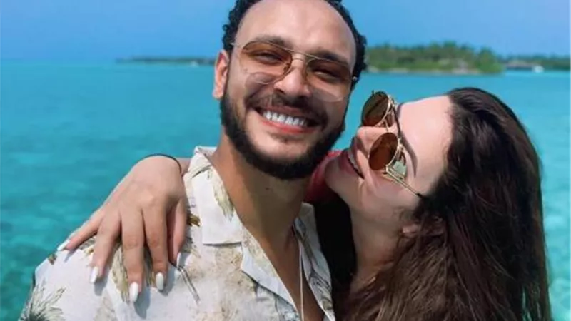 أحمد خالد صالح يودع 2020 بصورة رومانسية مع هنادي مهنا