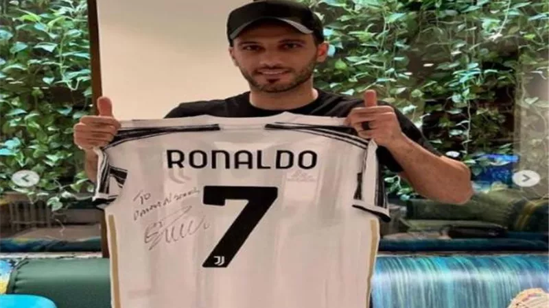 رونالدو يهدي قميصه للنجم السوري عمر السومة