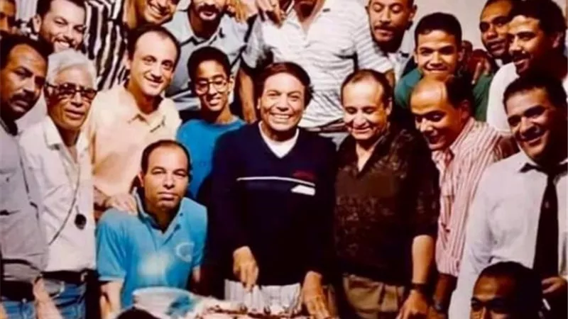 عادل إمام ينعي وحيد حامد بصورة نادرة: خسارة كبيرة للفن العربي