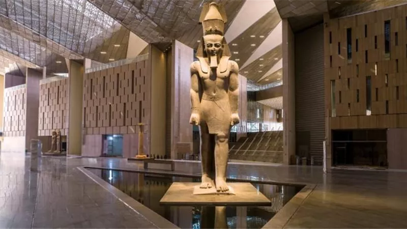 وفد من اليونسكو يزور المتحف المصري الكبير (صور)