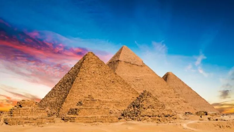 أخيراً.. كشف لغز بناء أهرامات الجيزة (تفاصيل)