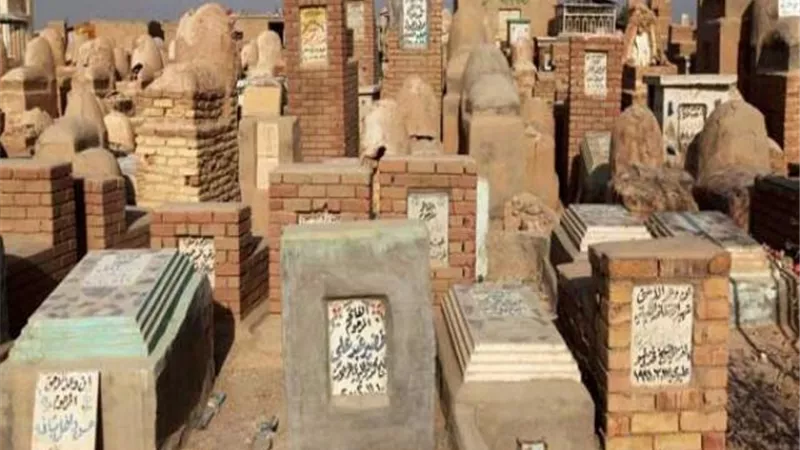 هل يشعر المتوفى بمن يزوره في قبره؟ .. الإفتاء ترد