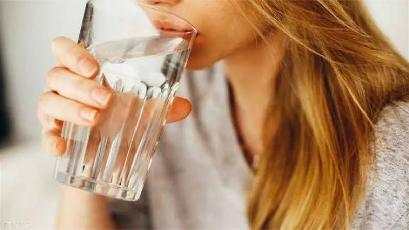 بالتزامن مع ارتفاع درجات الحرارة.. ما هو مقدار الماء المطلوب يومياً؟