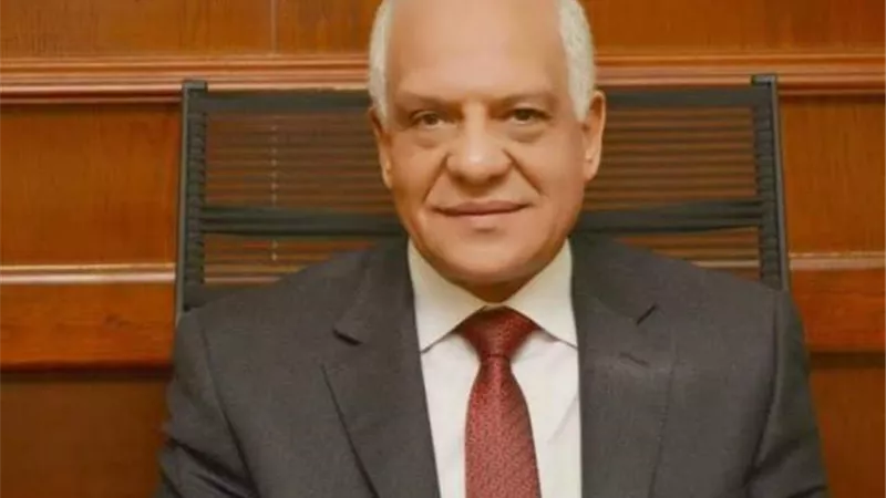 تجري علي قدم وساق.. شاهد أعمال رصف وتطوير المحاور المرورية بالجيزة