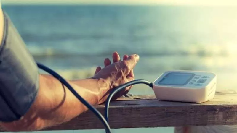 علاجات منزلية لارتفاع ضغط الدم في الصيف