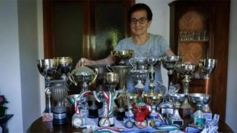 عندها 90 سنة.. عجوز إيطالية تحقق رقمًا قياسيًا في سباق الجري