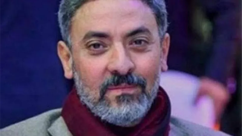 فتحي عبدالوهاب يسخر من التباعد الاجتماعي بسبب كورونا
