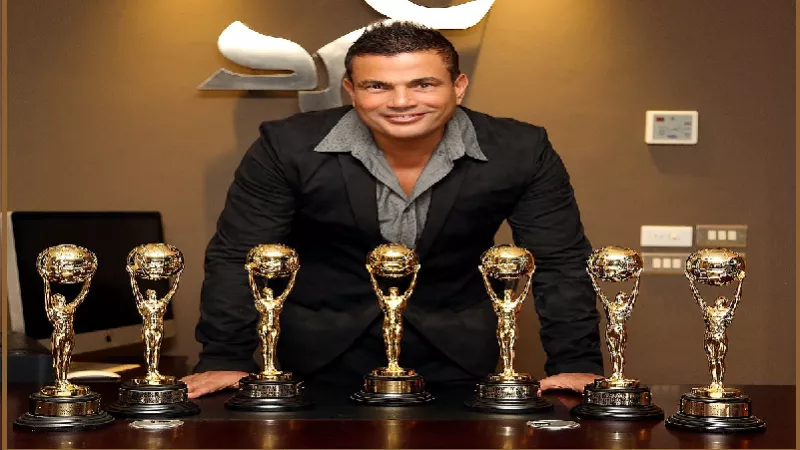 هجوم حاد علي الهضبة عمرو دياب بعد ظهوره في حملة إعلانية.. اعرف السبب