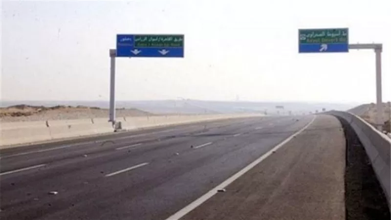 إعادة فتح طريق أسيوط الغربى بعد تلاشى الشبورة