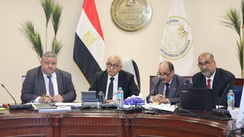 شاهد.. وزير التعليم يتابع امتحانات الدبلومات الفنية ويصدر تعليمات صارمة