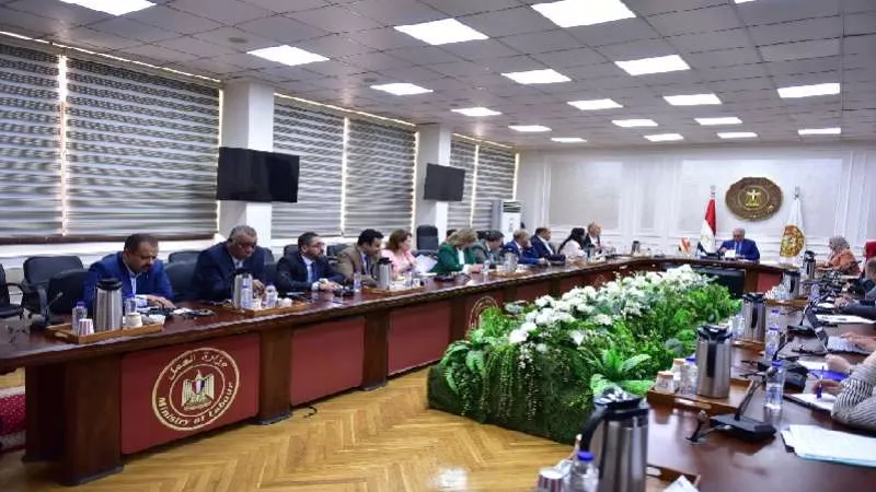 وزير العمل يترأس الإجتماع الثلاثي للتحضير لمؤتمر العمل الدولي الـ112