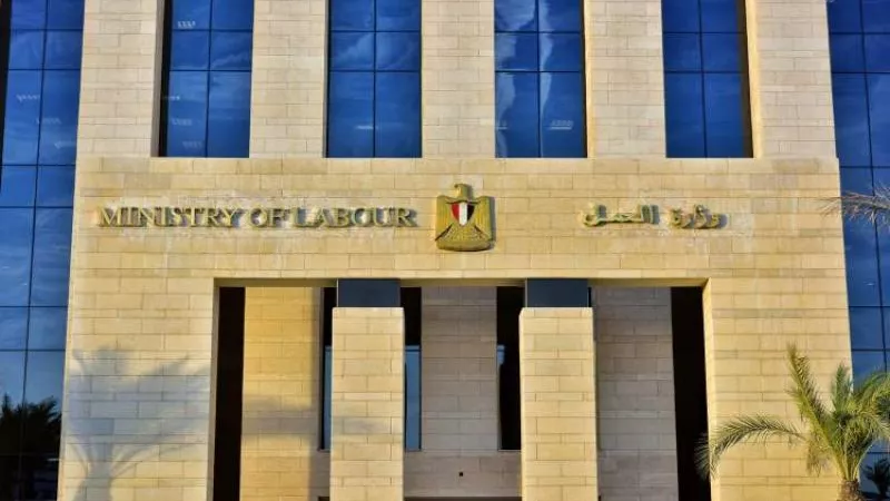 ندوات وزارة العمل.. نشر الوعى بالحقوق والواجبات فى قانون العمل بمنشآت أسوان