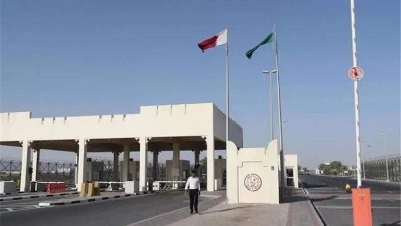 عبور أول مركبة قطرية للسعودية عبر منفذ سلوى الحدودي