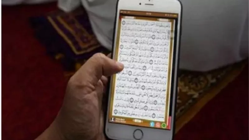 حكم قراءة القرآن من الهاتف بدون وضوء