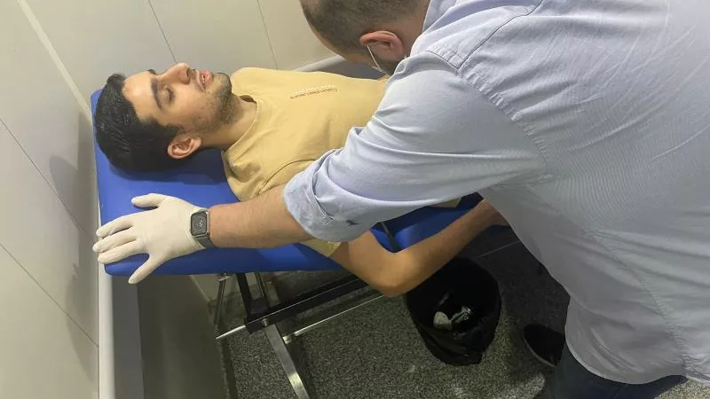 تطورات الحالة الصحية لـ تيام مصطفى قمر بعد تعرضه لوعكة صحية