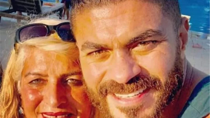 خالد سليم يحتفل بعيد ميلاد والدته: سندي في الدنيا