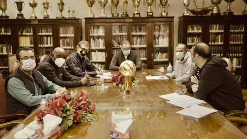 الخطيب يبحث مع موسيماني احتياجات فريق الكرة