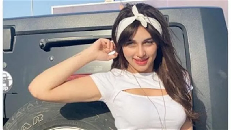 عاجل .. قرار جديد من المحكمة بشأن «فتاة التيك توك» منار سامي