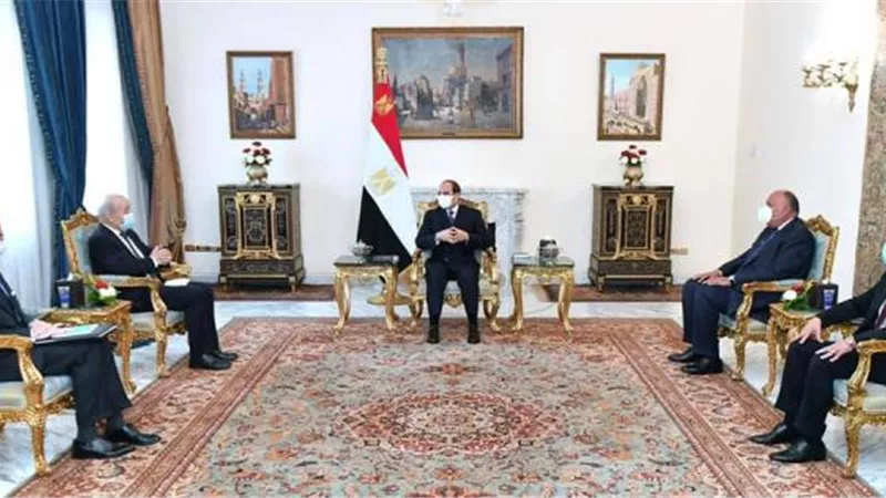 الرئيس السيسي يناقش التعاون الاقتصادي والعسكري والأمني مع وزير خارجية فرنسا