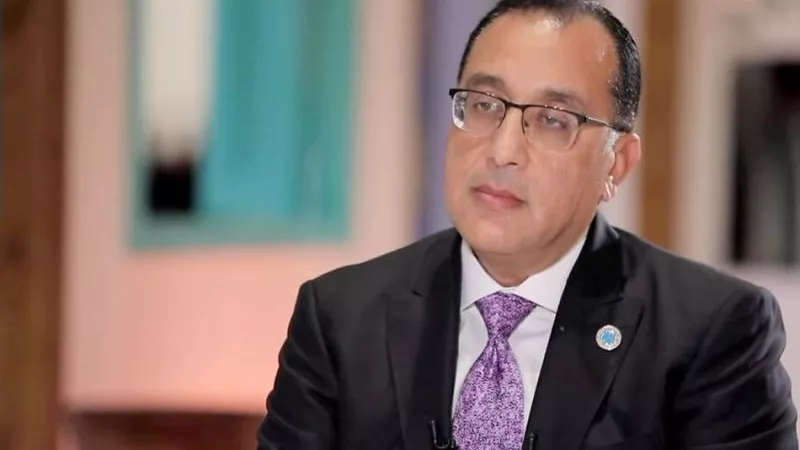 عاجل .. مدبولي يتقدم باستقالته للرئيس السيسي