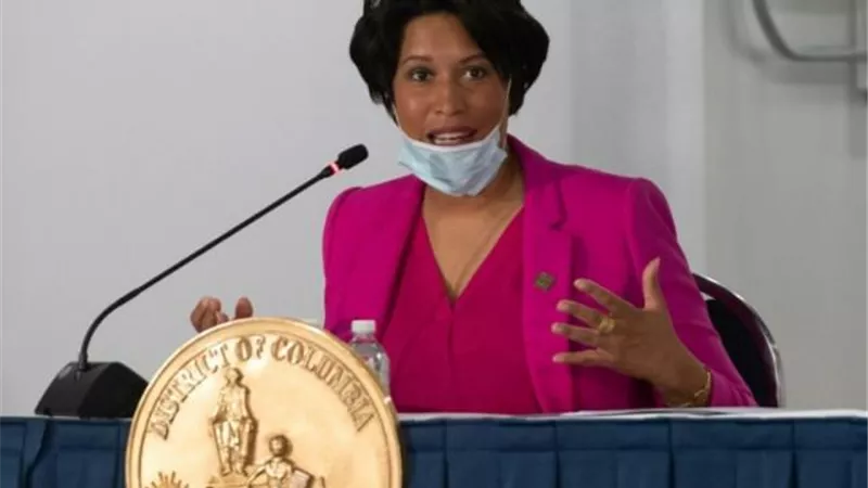 عمدة واشنطن تبعث رسالة للمواطنين قبل يوم تنصيب بايدن